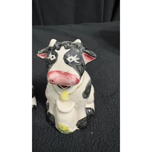 Vintage Cow Salt & Pepper Shakers - Picture 4 of 5